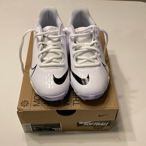 Girls Nike Hyperdiamond 4 Keystone size 2 softball cleats